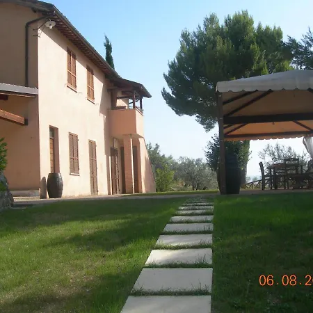 Azienda Agrituristica Il Moraiolo Фермерский дом Фолиньо